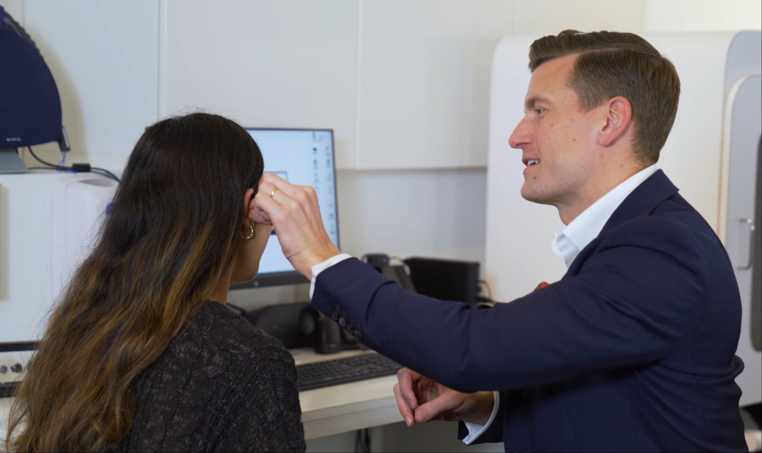 Hearing aid fitting on a patient