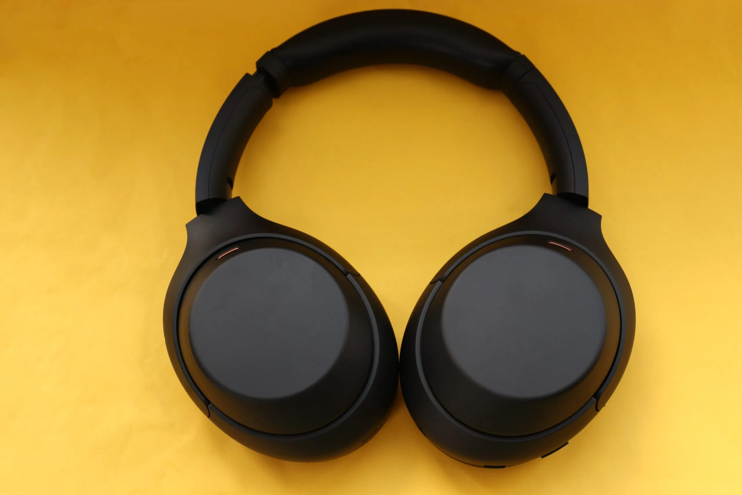 noise cancelling headphones protect hearing